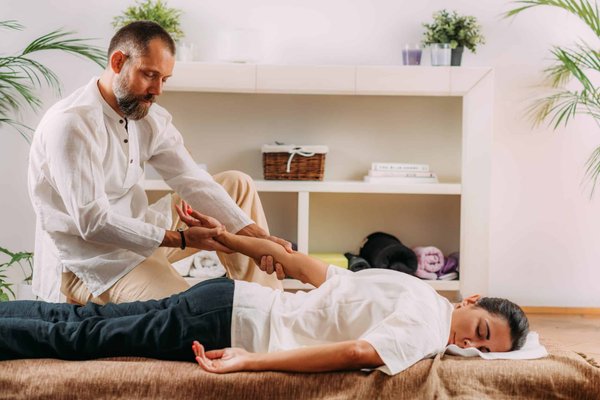 Quelles sont les meilleures techniques de massage pour soulager les douleurs liées à l'arthrose du genou?